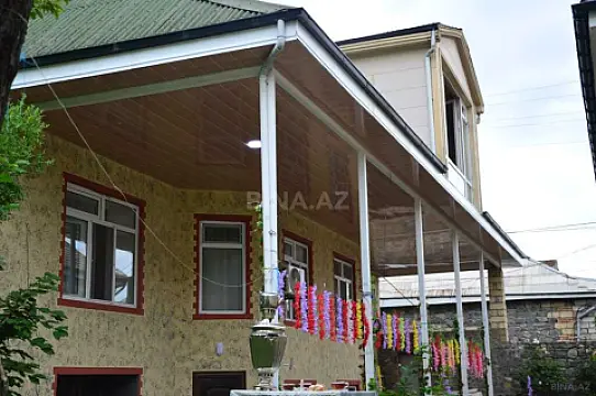 Satılır 8 otaqlı həyət evi 160 m² — Şəki 8 otaq 160.00 m²