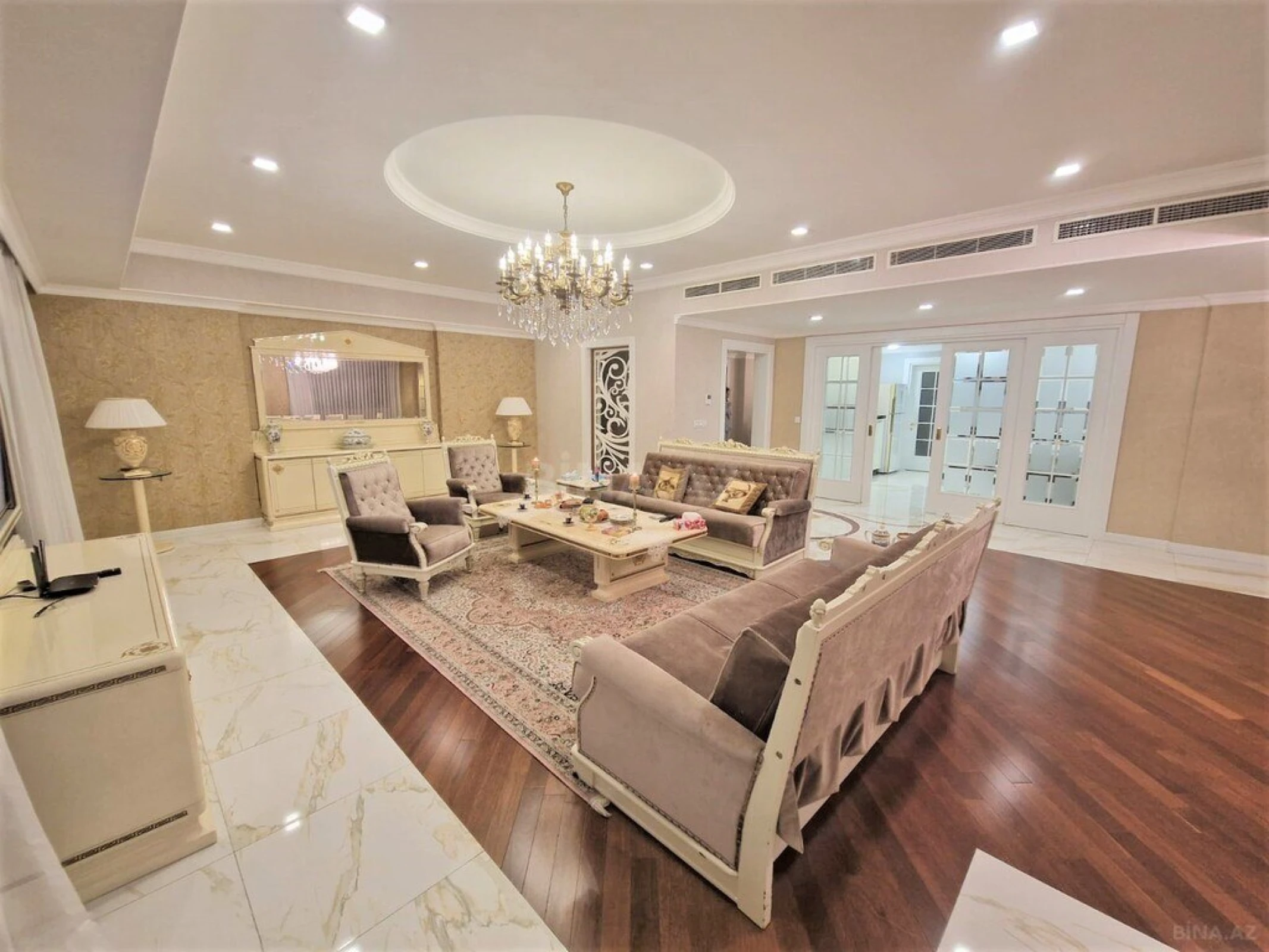 Kirayə verilir 6 otaqlı mənzil 460 m²