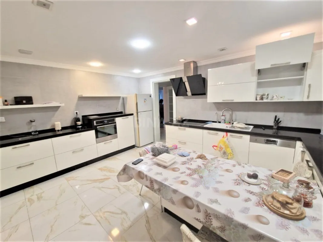 Kirayə verilir 6 otaqlı mənzil 460 m²