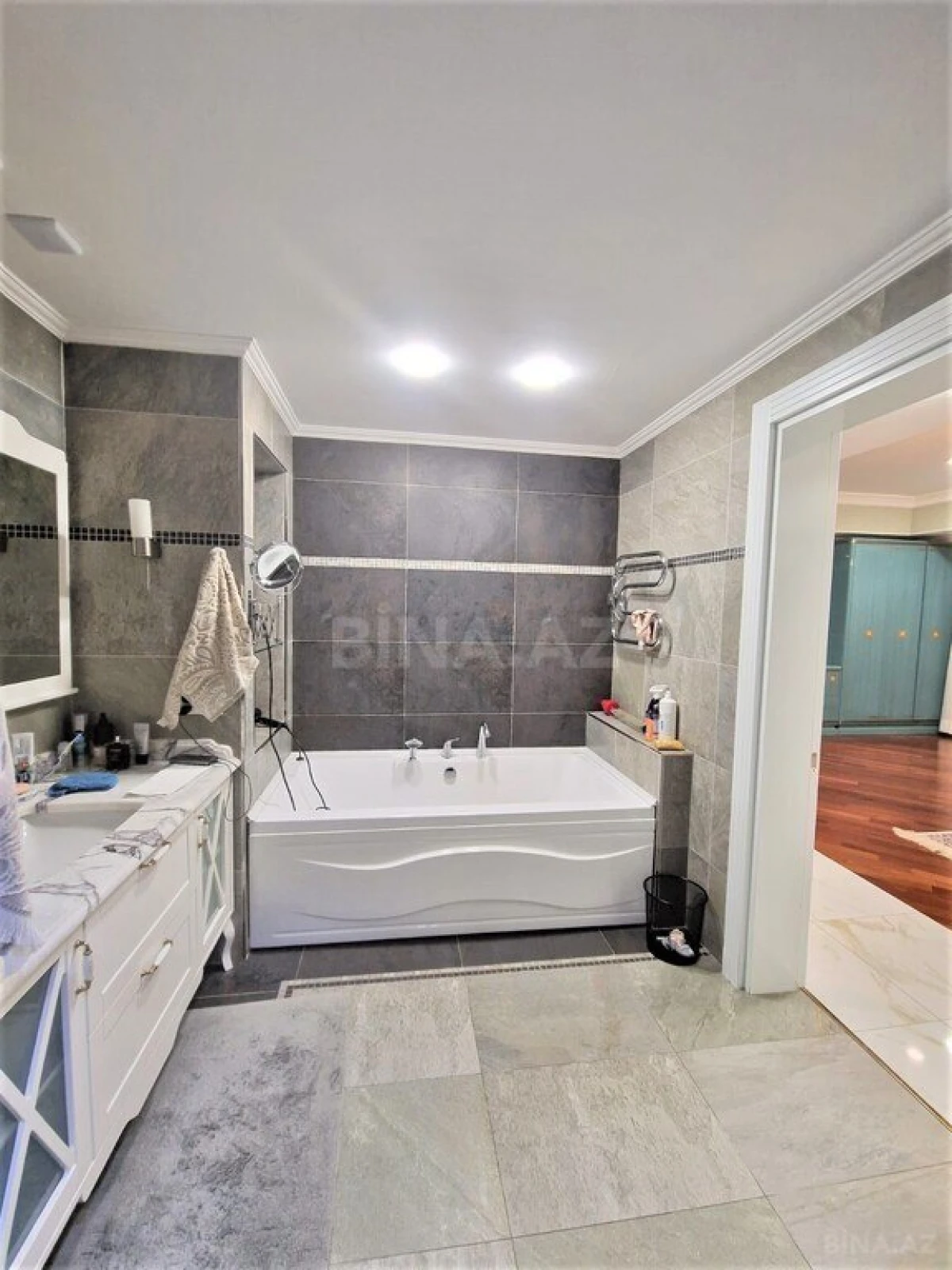 Kirayə verilir 6 otaqlı mənzil 460 m²