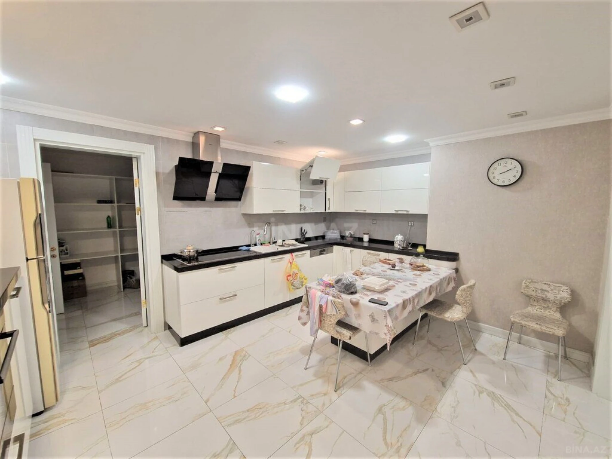 Kirayə verilir 6 otaqlı mənzil 460 m²