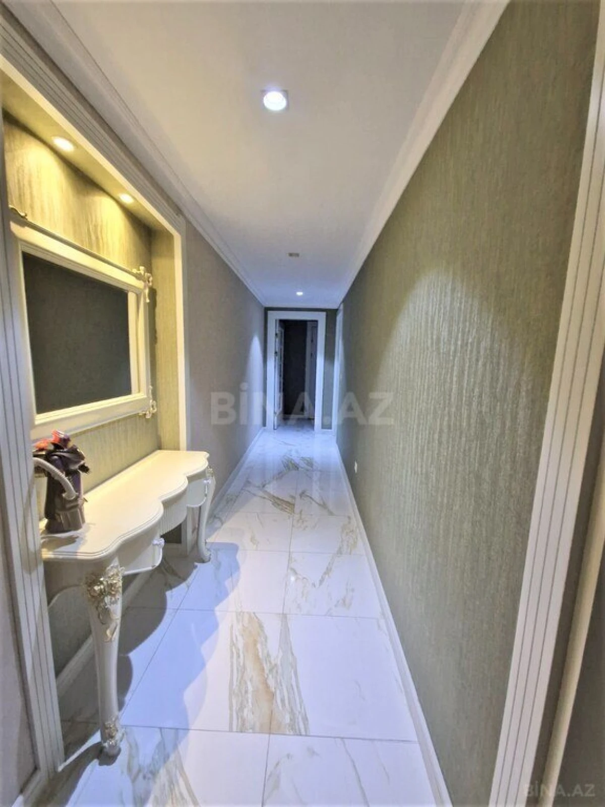 Kirayə verilir 6 otaqlı mənzil 460 m²