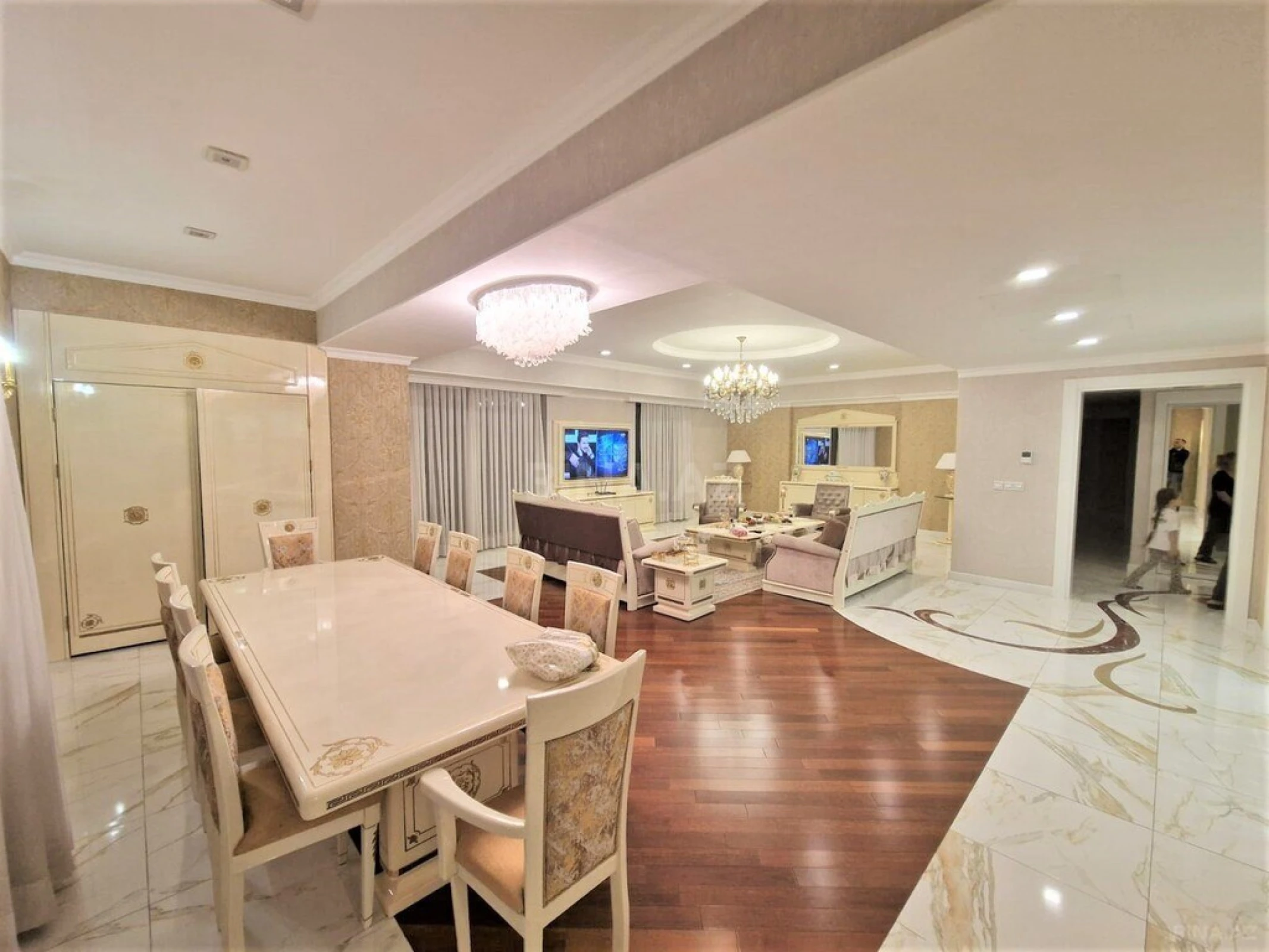 Kirayə verilir 6 otaqlı mənzil 460 m²