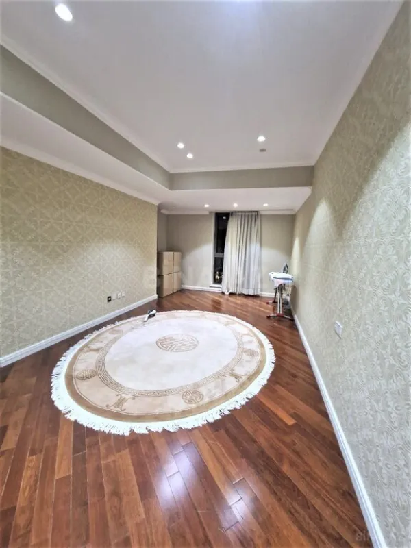 Kirayə verilir 6 otaqlı mənzil 460 m²