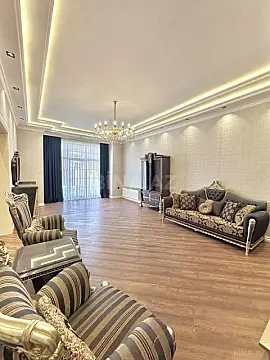 Satılır 7 otaqlı həyət evi 350 m²