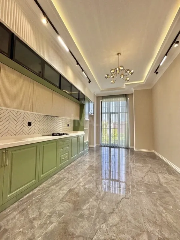Satılır 7 otaqlı həyət evi 350 m²