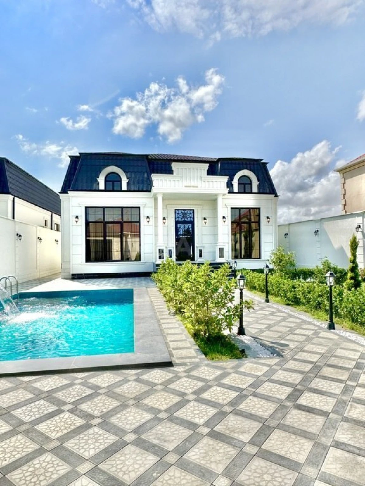 Satılır 7 otaqlı həyət evi 350 m²