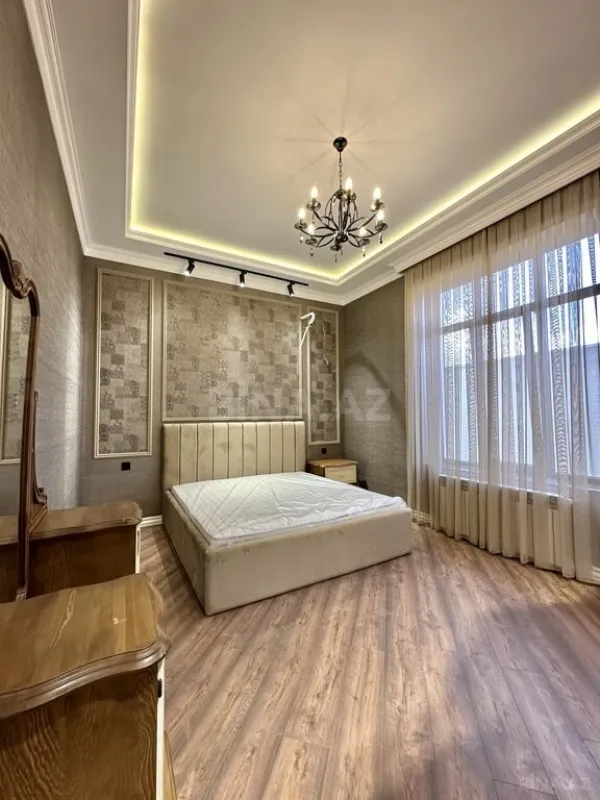 Satılır 7 otaqlı həyət evi 350 m²