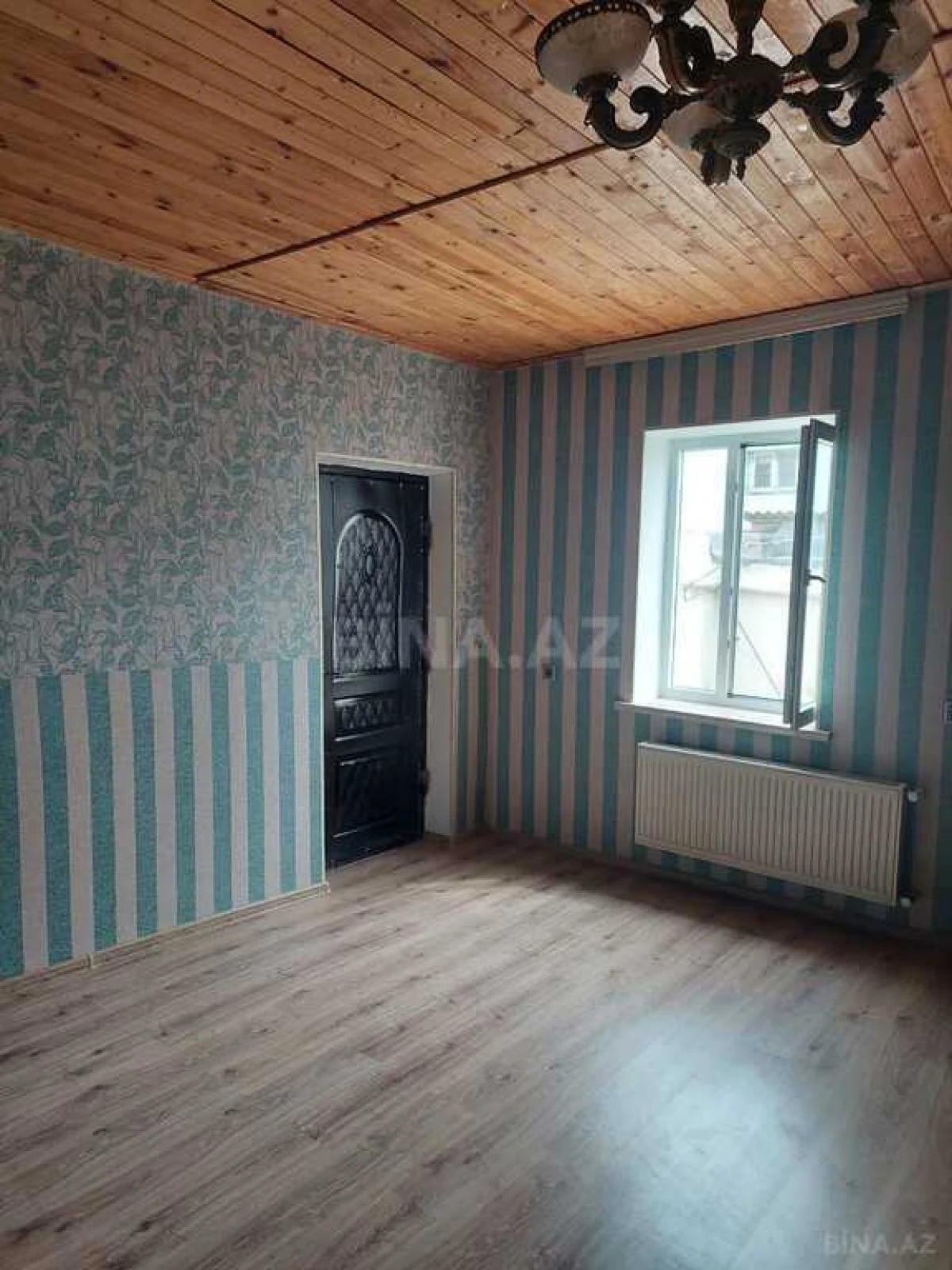 Satılır 9 otaqlı həyət evi 250 m²