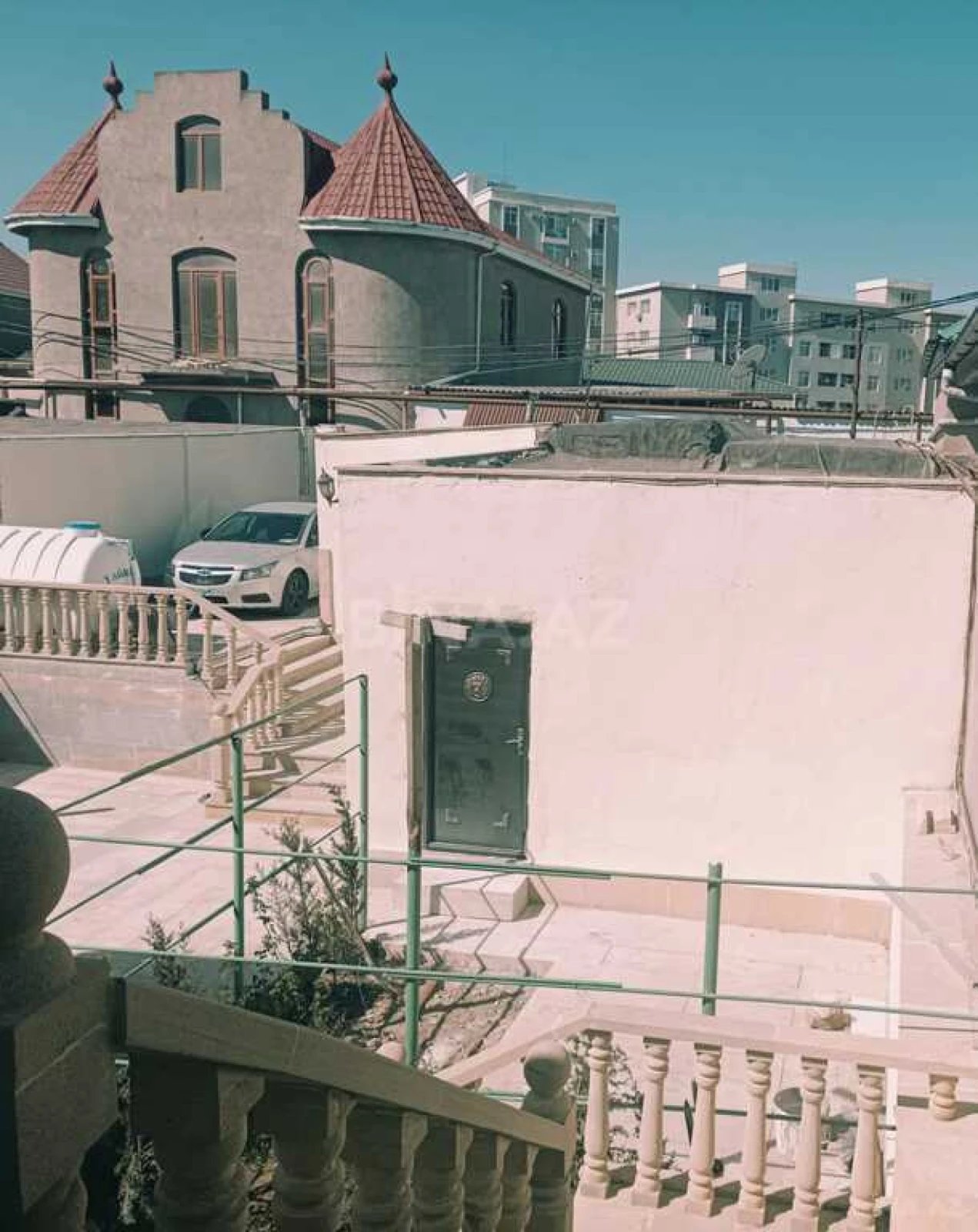 Satılır 9 otaqlı həyət evi 250 m²