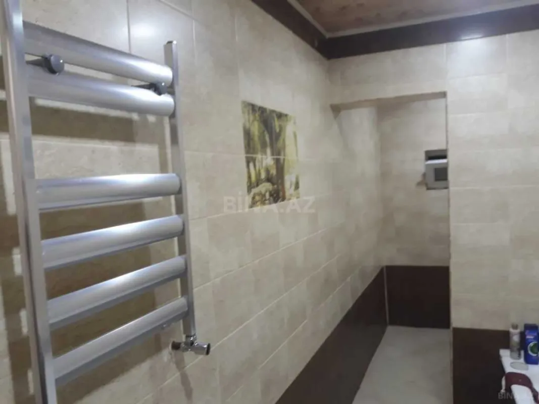 Satılır 9 otaqlı həyət evi 250 m²