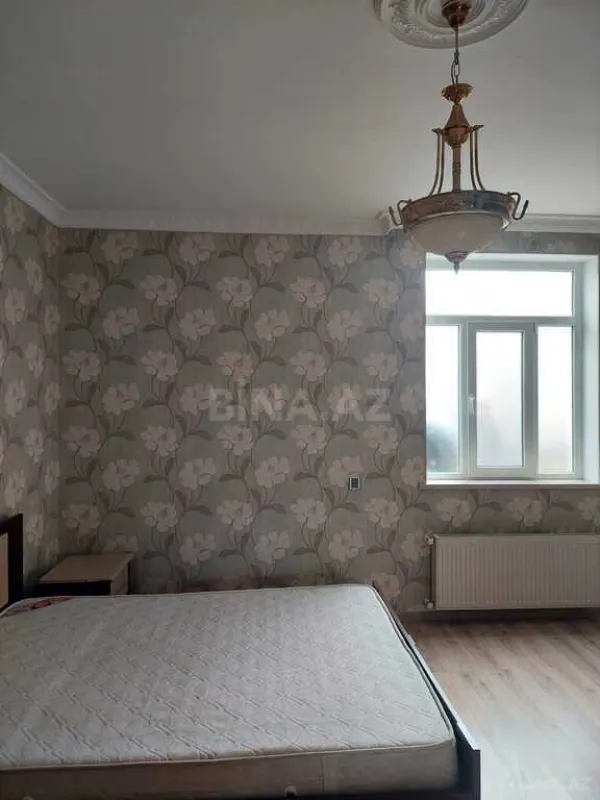 Satılır 9 otaqlı həyət evi 250 m²