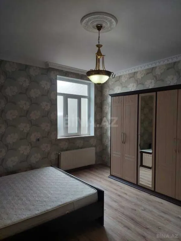Satılır 9 otaqlı həyət evi 250 m²