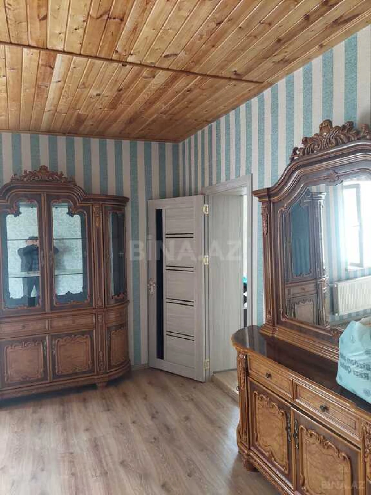 Satılır 9 otaqlı həyət evi 250 m²