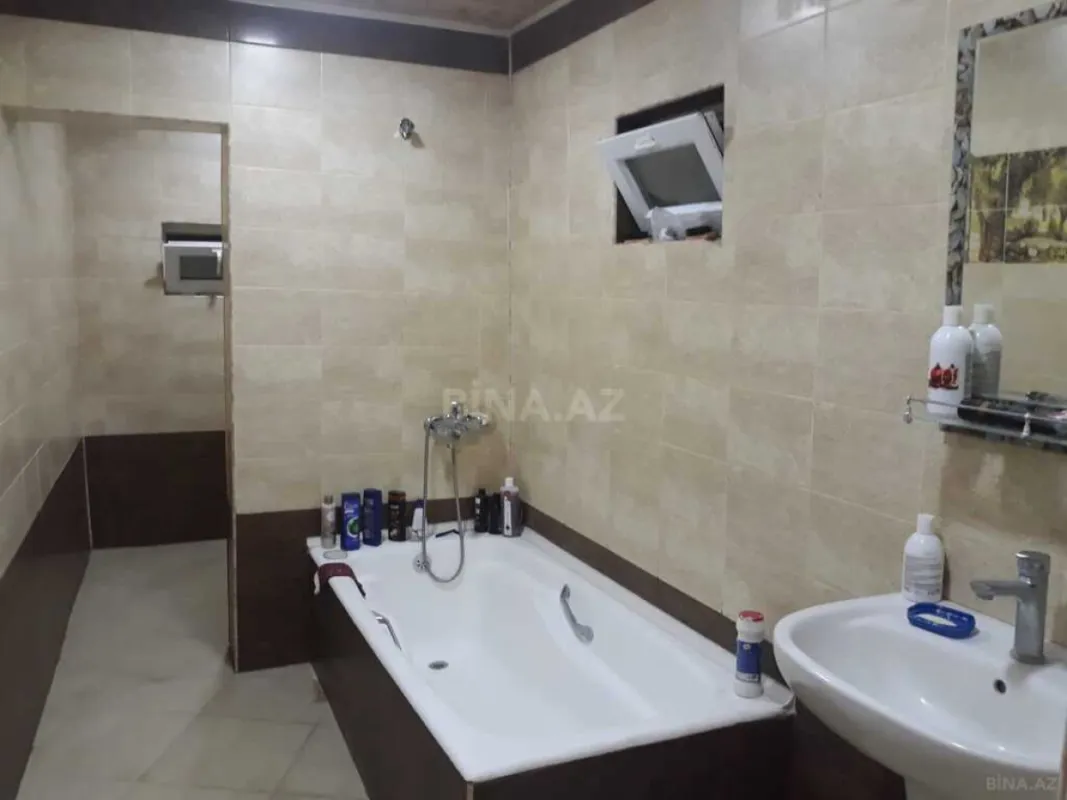 Satılır 9 otaqlı həyət evi 250 m²