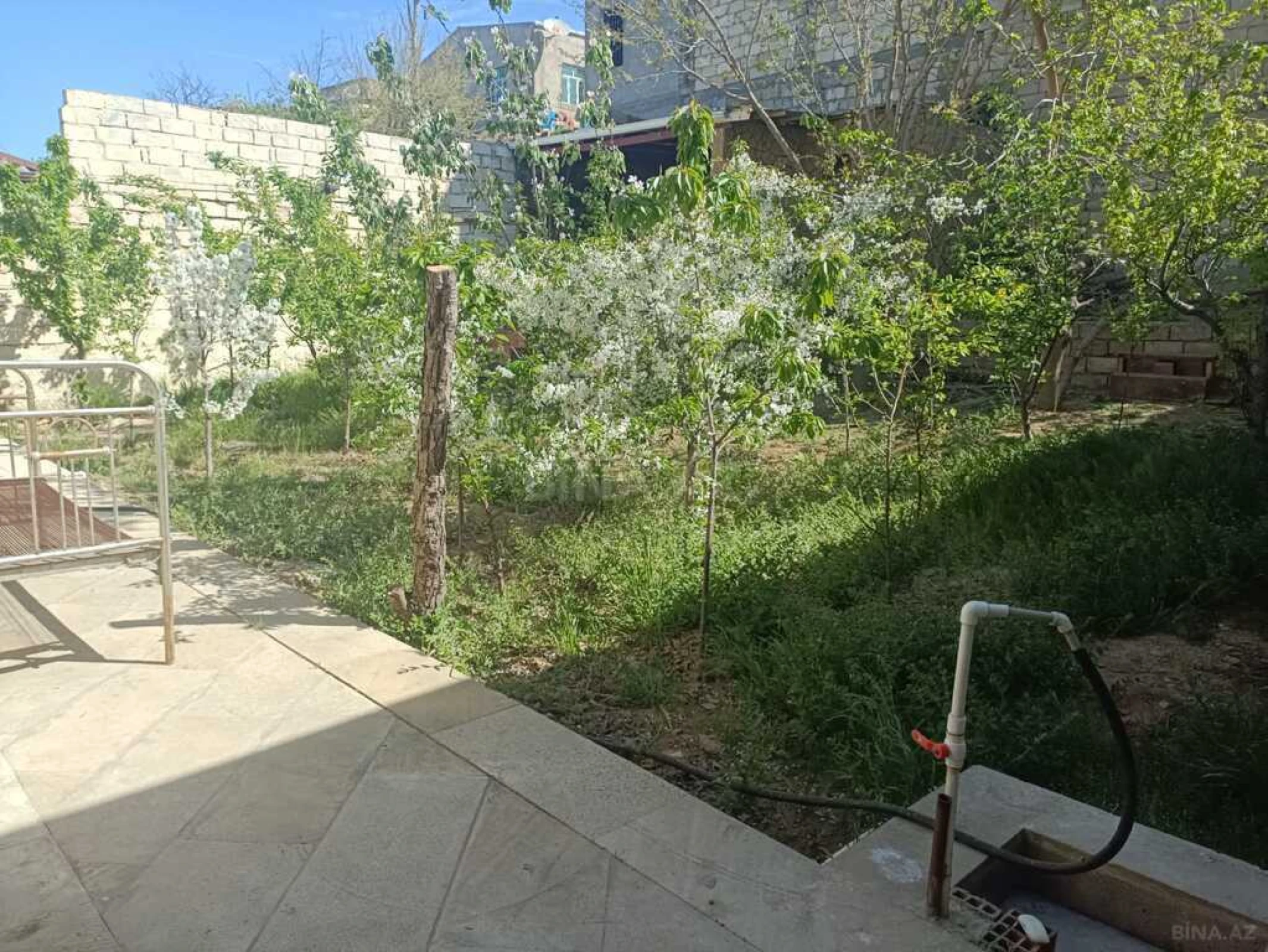 Satılır 9 otaqlı həyət evi 250 m²