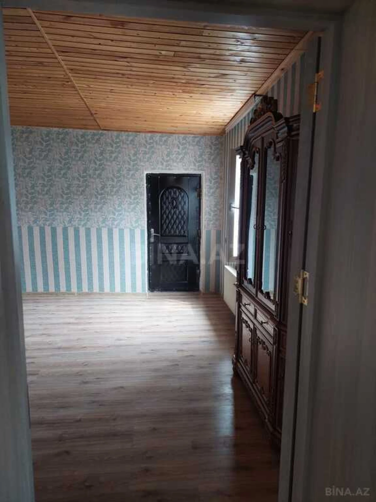Satılır 9 otaqlı həyət evi 250 m²