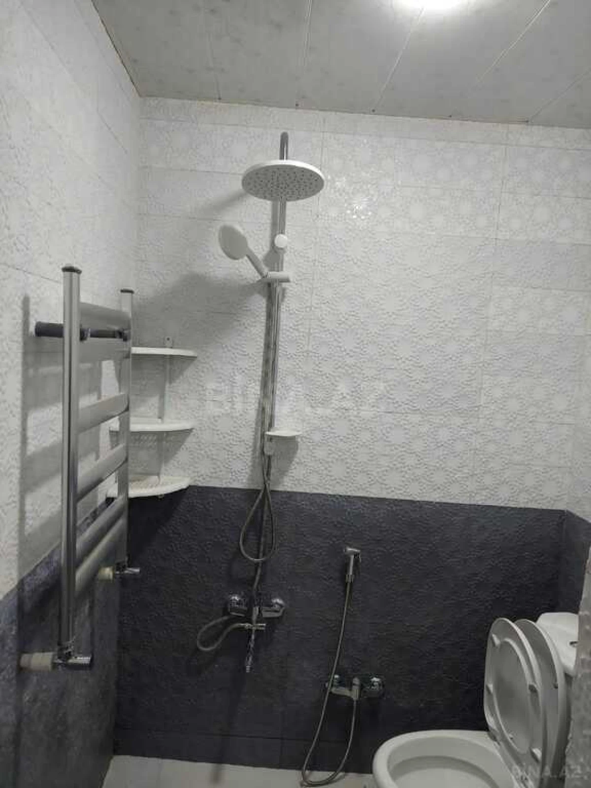 Satılır 9 otaqlı həyət evi 250 m²