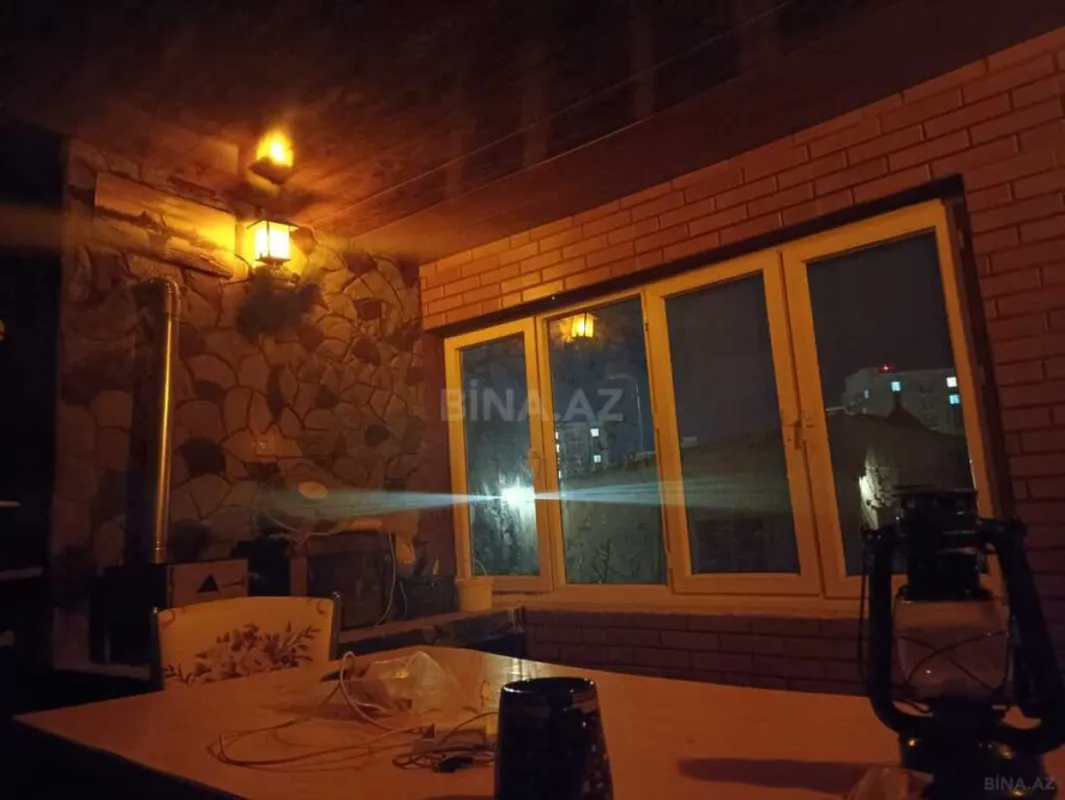 Satılır 9 otaqlı həyət evi 250 m²