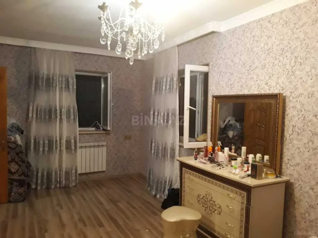 Satılır 9 otaqlı həyət evi 250 m²