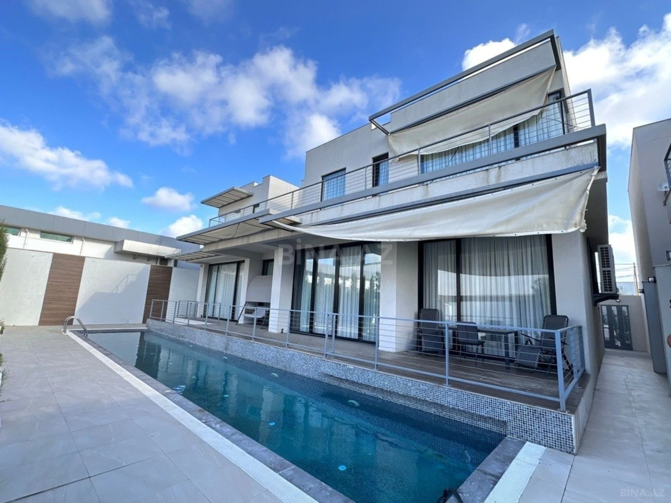 Kirayə verilir 6 otaqlı həyət evi 350 m²