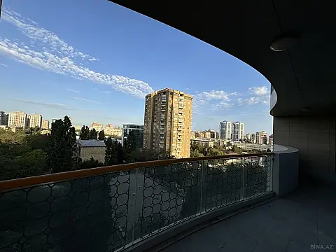 Satılır 4 otaqlı mənzil 248 m²