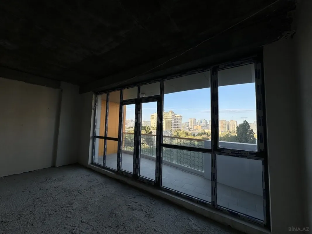 Satılır 4 otaqlı mənzil 248 m²