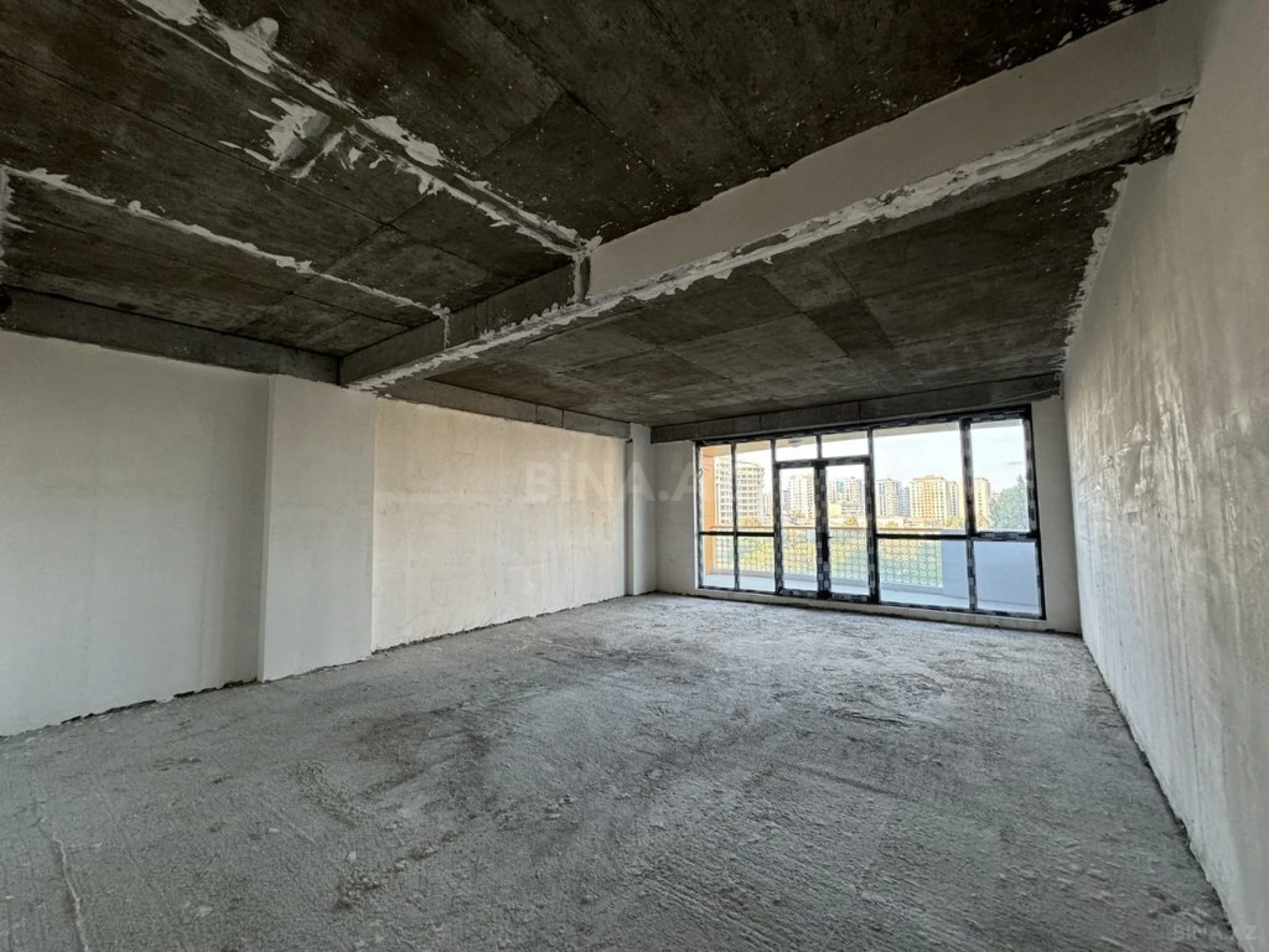 Satılır 4 otaqlı mənzil 248 m²