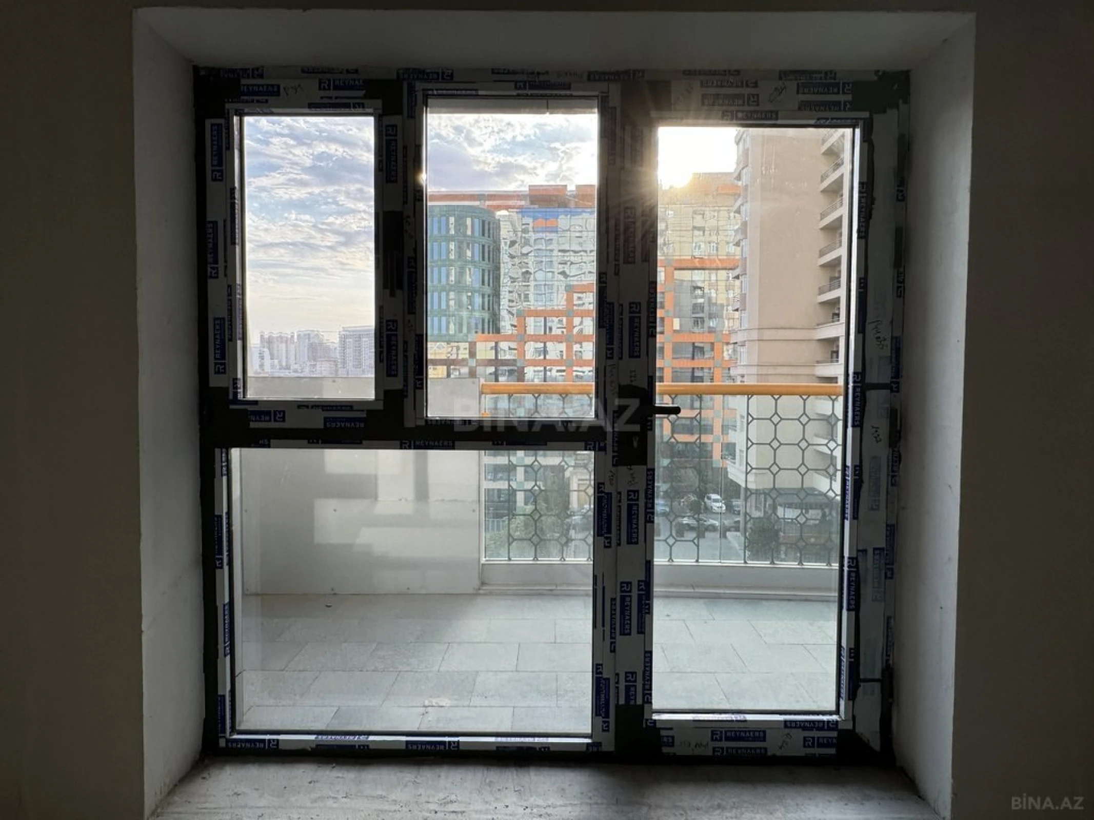 Satılır 4 otaqlı mənzil 248 m²