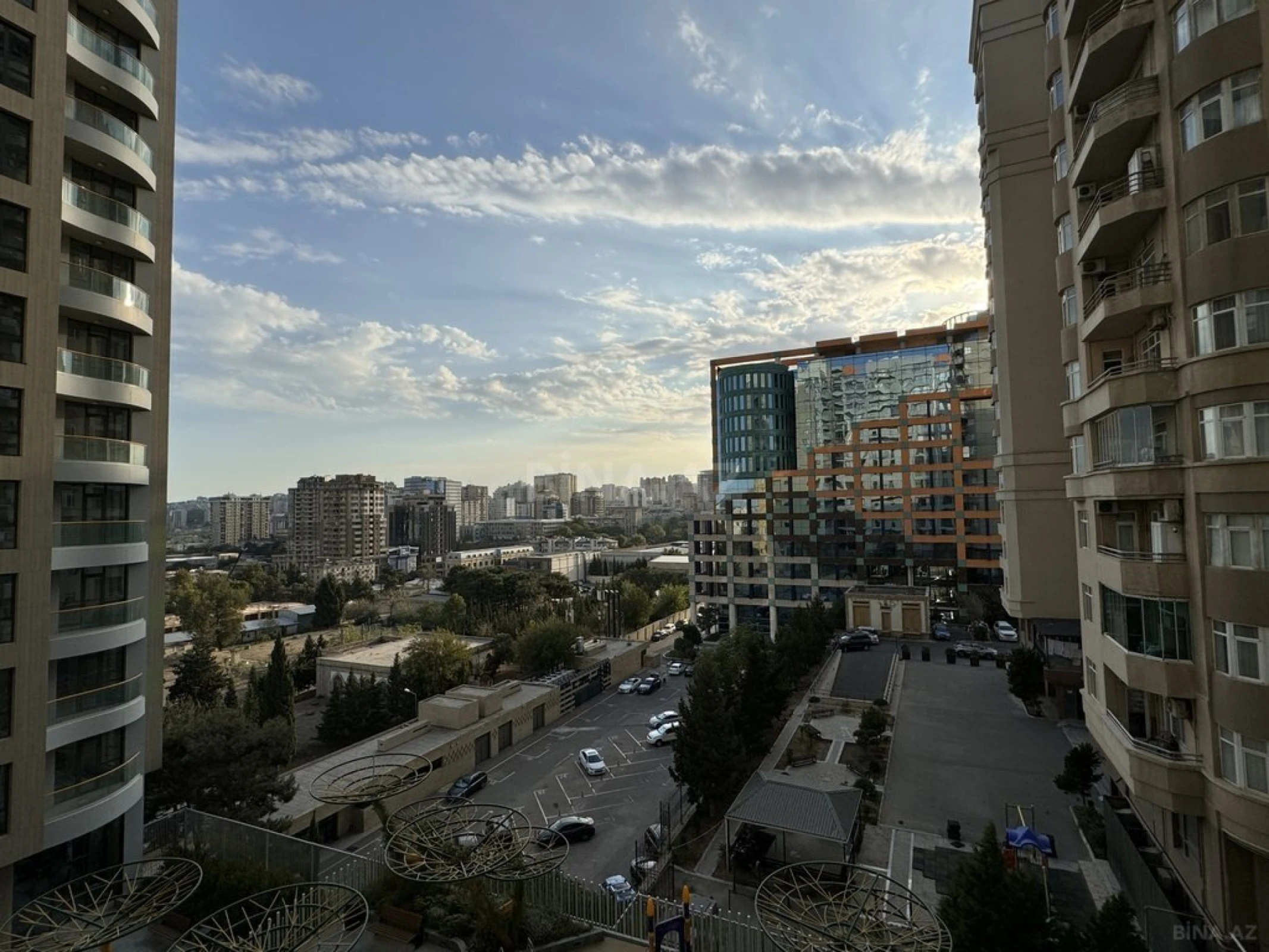 Satılır 4 otaqlı mənzil 248 m²