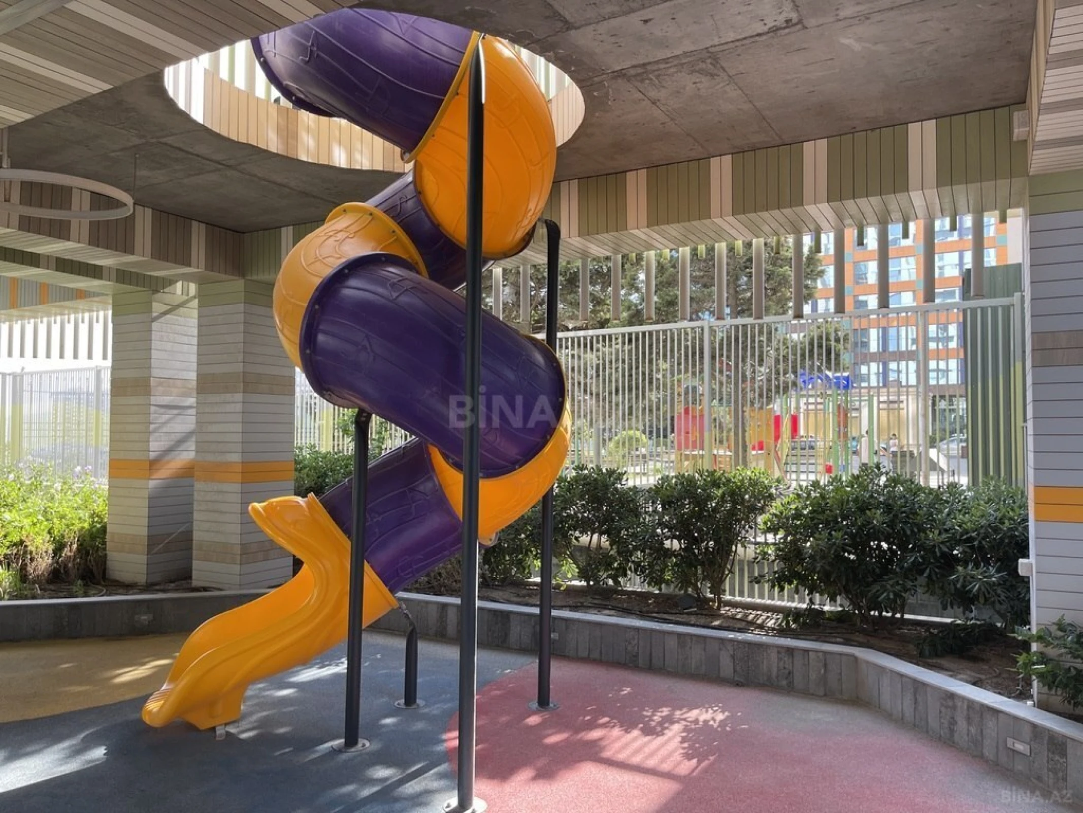 Satılır 4 otaqlı mənzil 248 m²