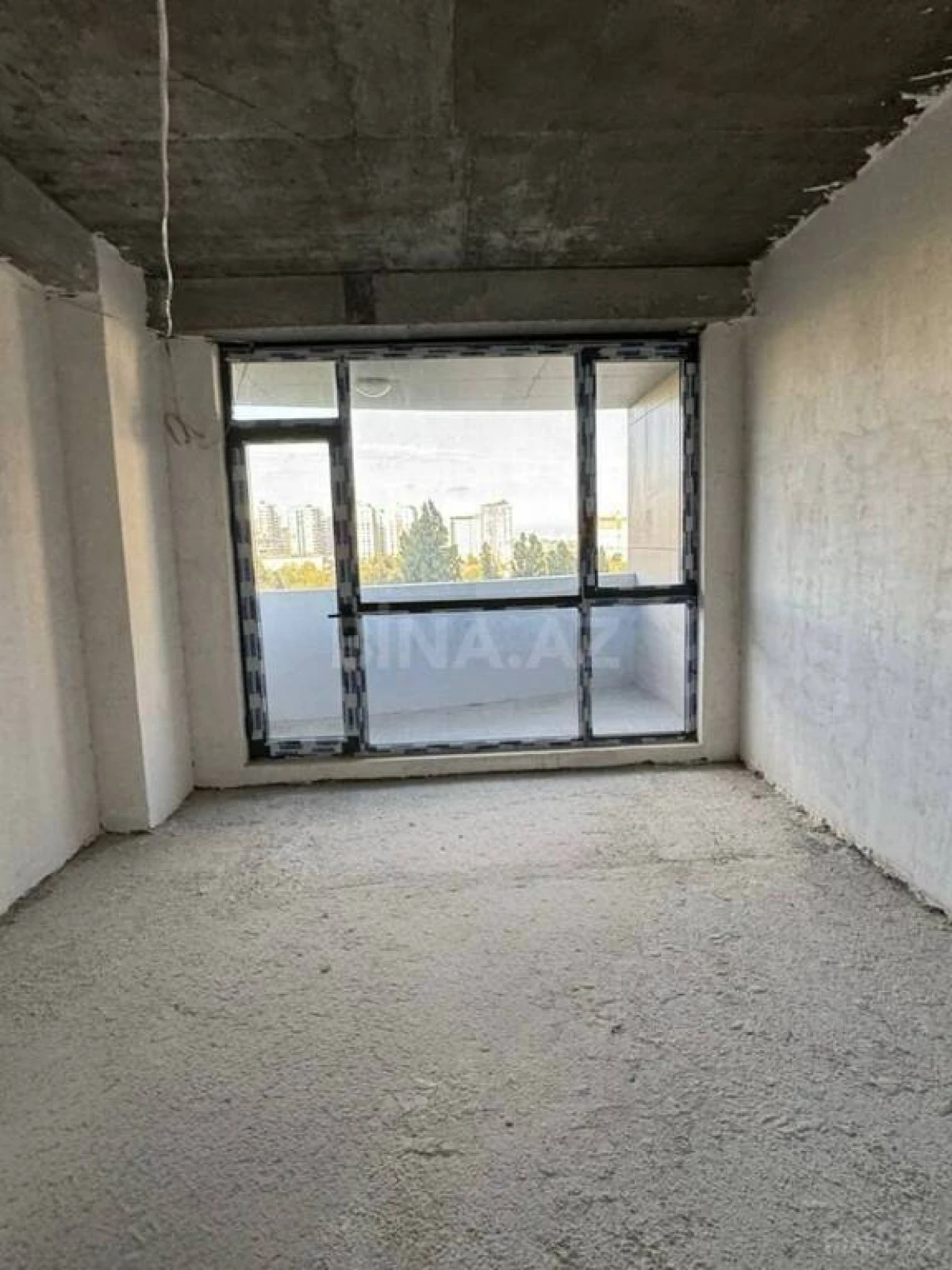 Satılır 4 otaqlı mənzil 248 m²