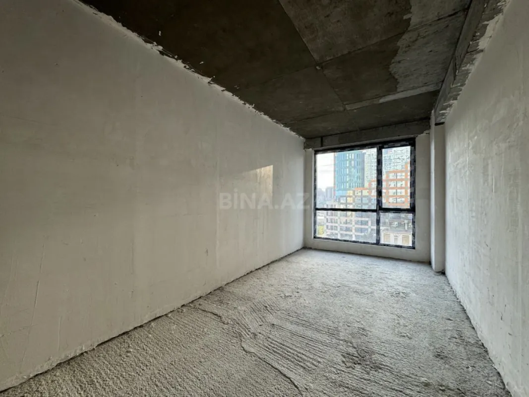 Satılır 4 otaqlı mənzil 248 m²