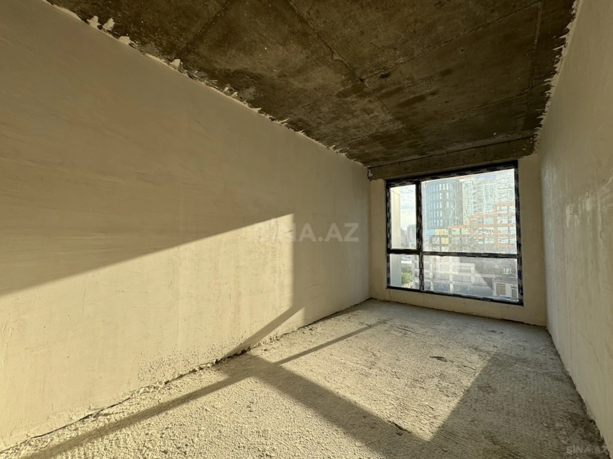 Satılır 4 otaqlı mənzil 248 m²