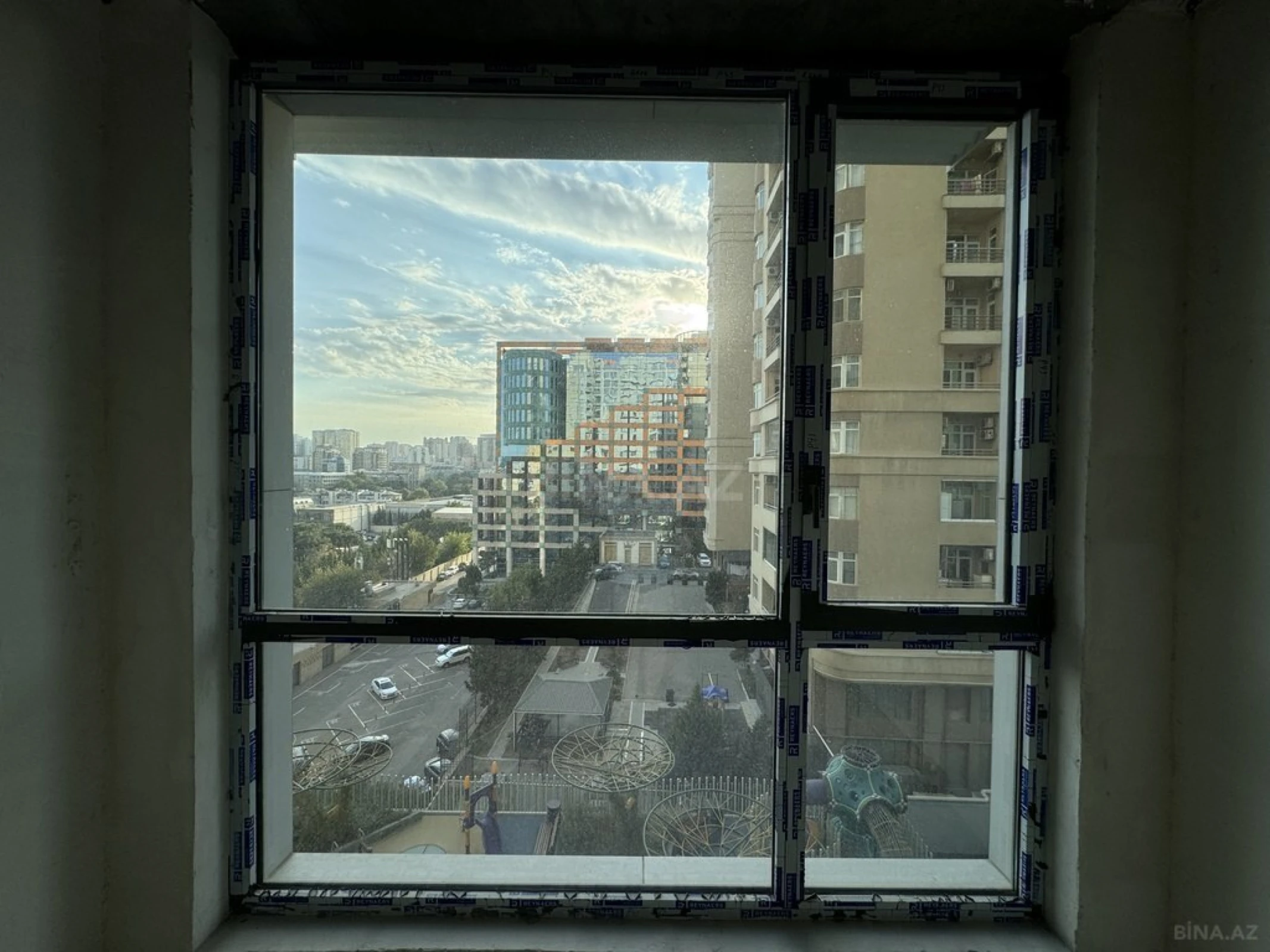 Satılır 4 otaqlı mənzil 248 m²