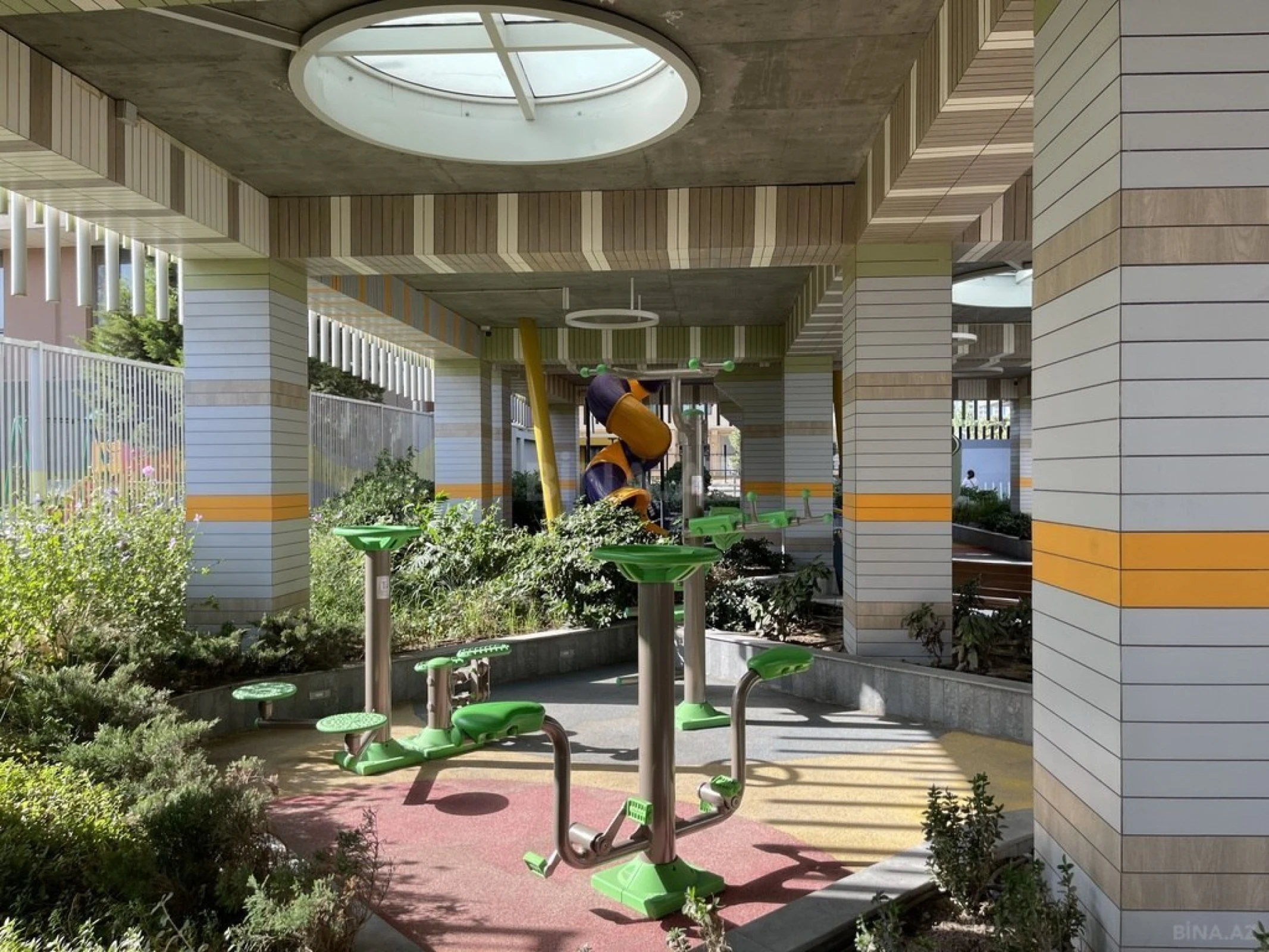 Satılır 4 otaqlı mənzil 248 m²