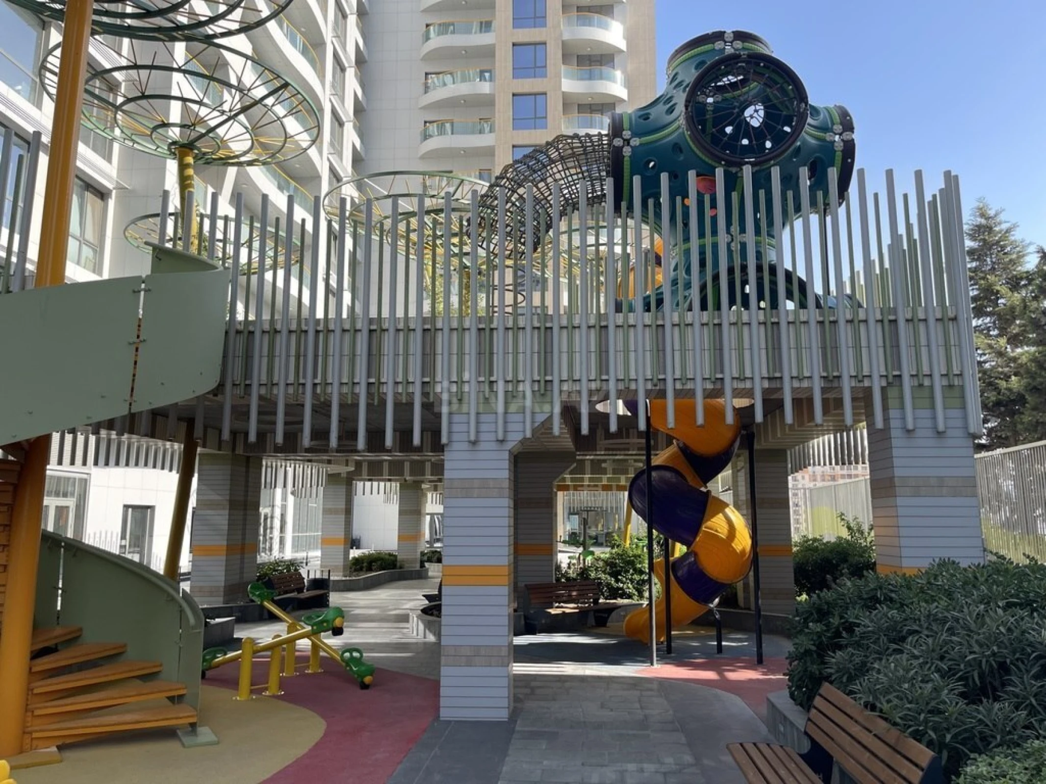 Satılır 4 otaqlı mənzil 248 m²