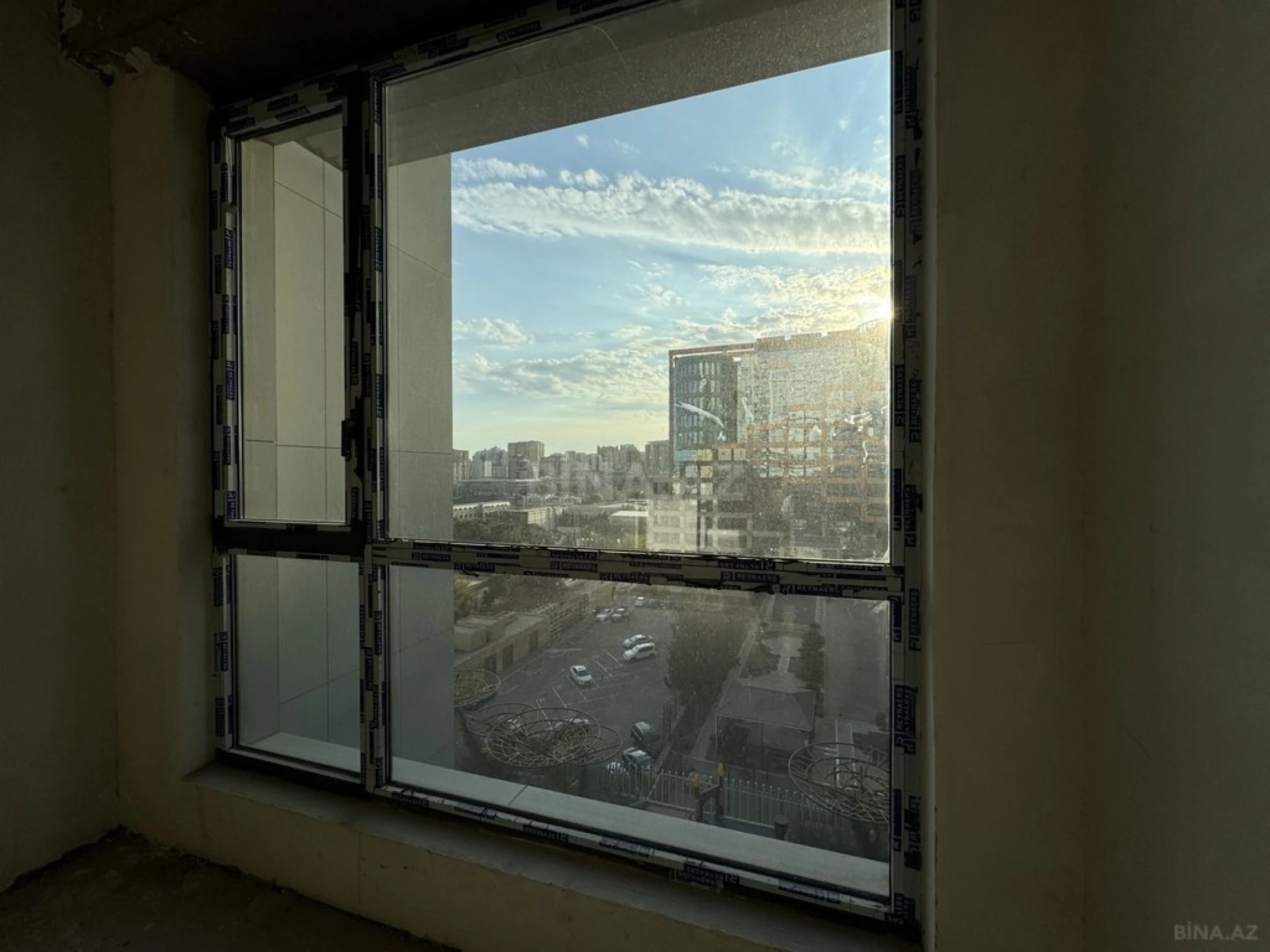 Satılır 4 otaqlı mənzil 248 m²