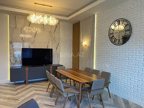 Satılır 6 otaqlı həyət evi 400 m²