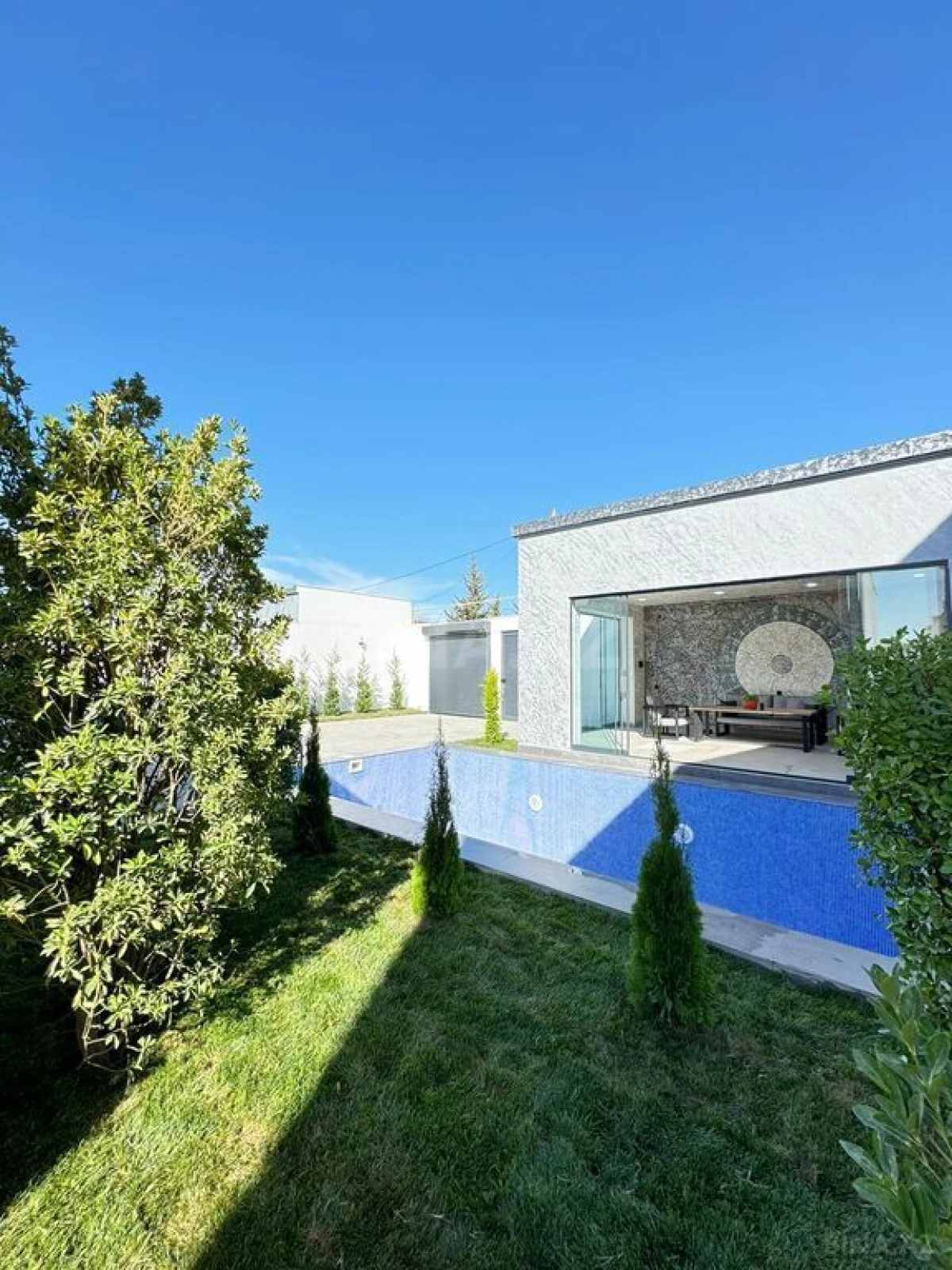 Satılır 5 otaqlı həyət evi 220 m²