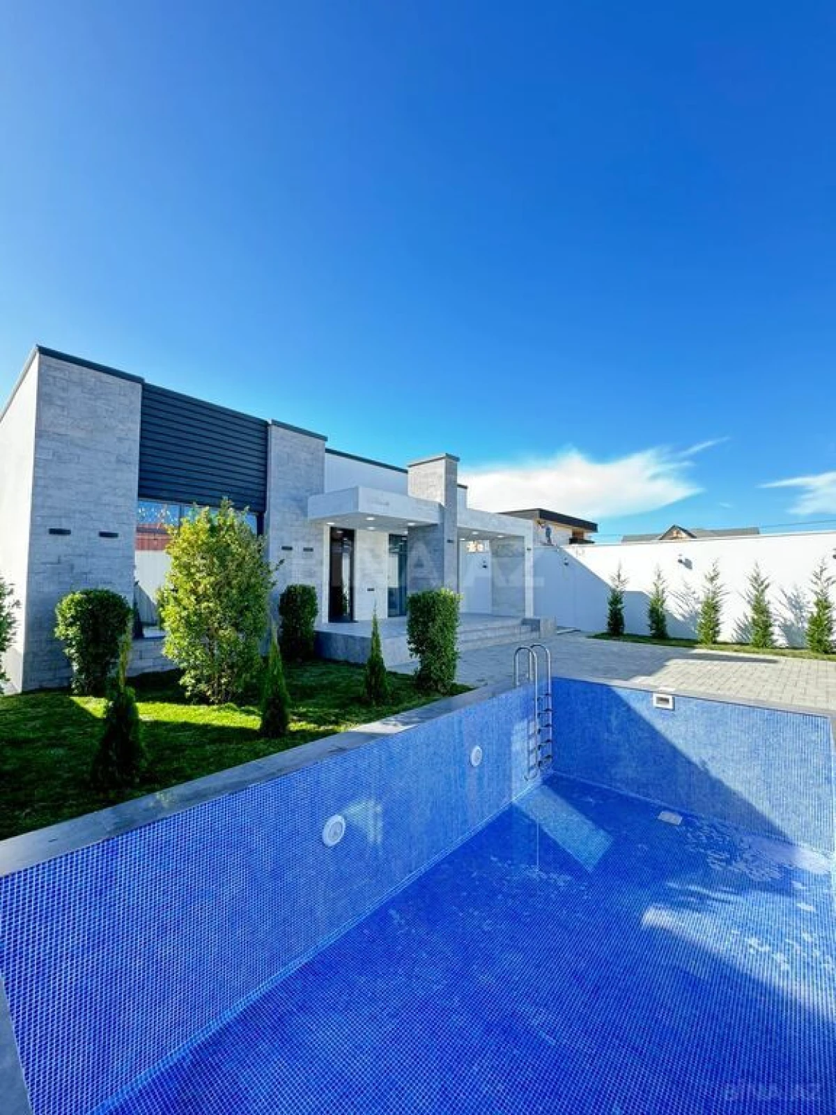 Satılır 5 otaqlı həyət evi 220 m²