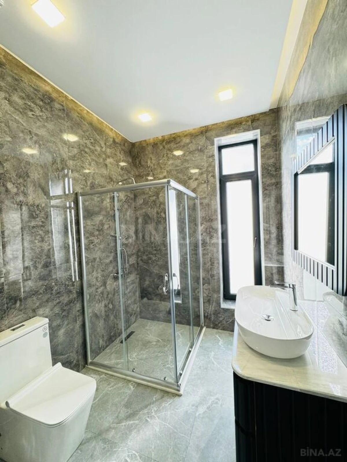 Satılır 5 otaqlı həyət evi 220 m²