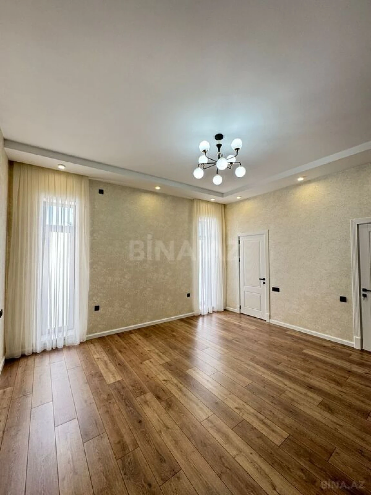 Satılır 5 otaqlı həyət evi 220 m²