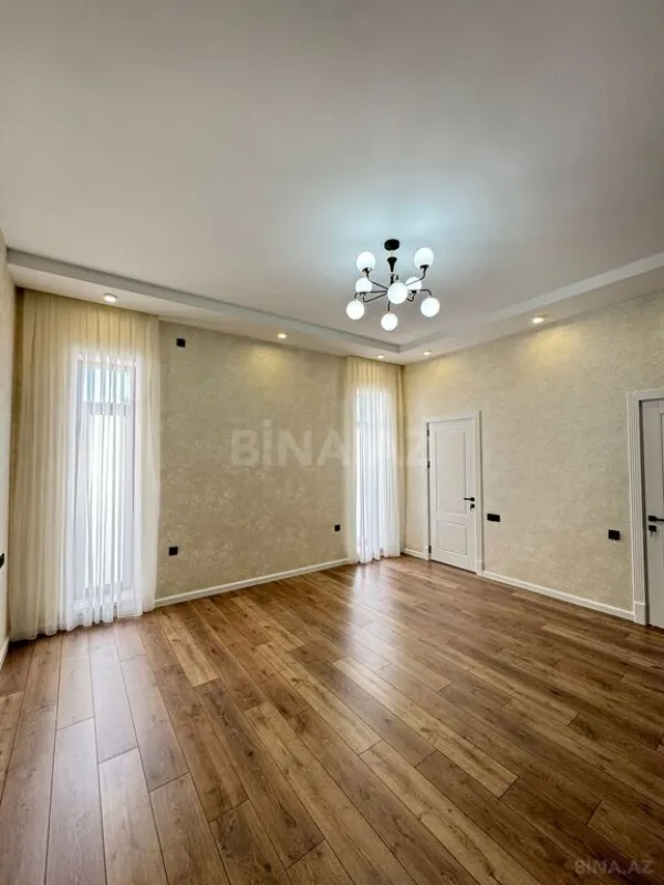 Satılır 5 otaqlı həyət evi 220 m²