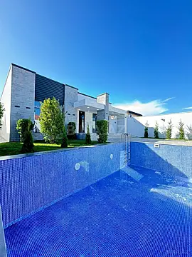 Satılır 5 otaqlı həyət evi 220 m²