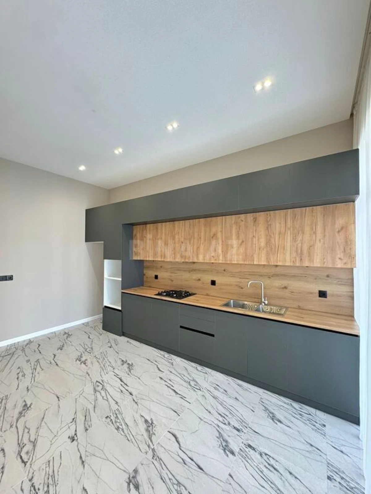 Satılır 5 otaqlı həyət evi 220 m²