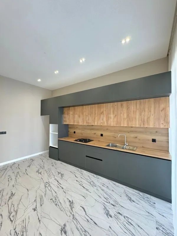 Satılır 5 otaqlı həyət evi 220 m²