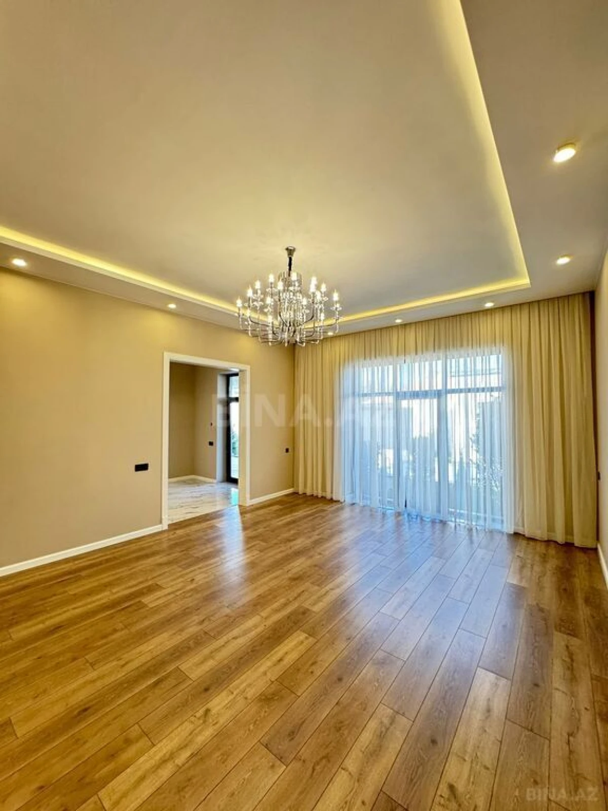 Satılır 5 otaqlı həyət evi 220 m²