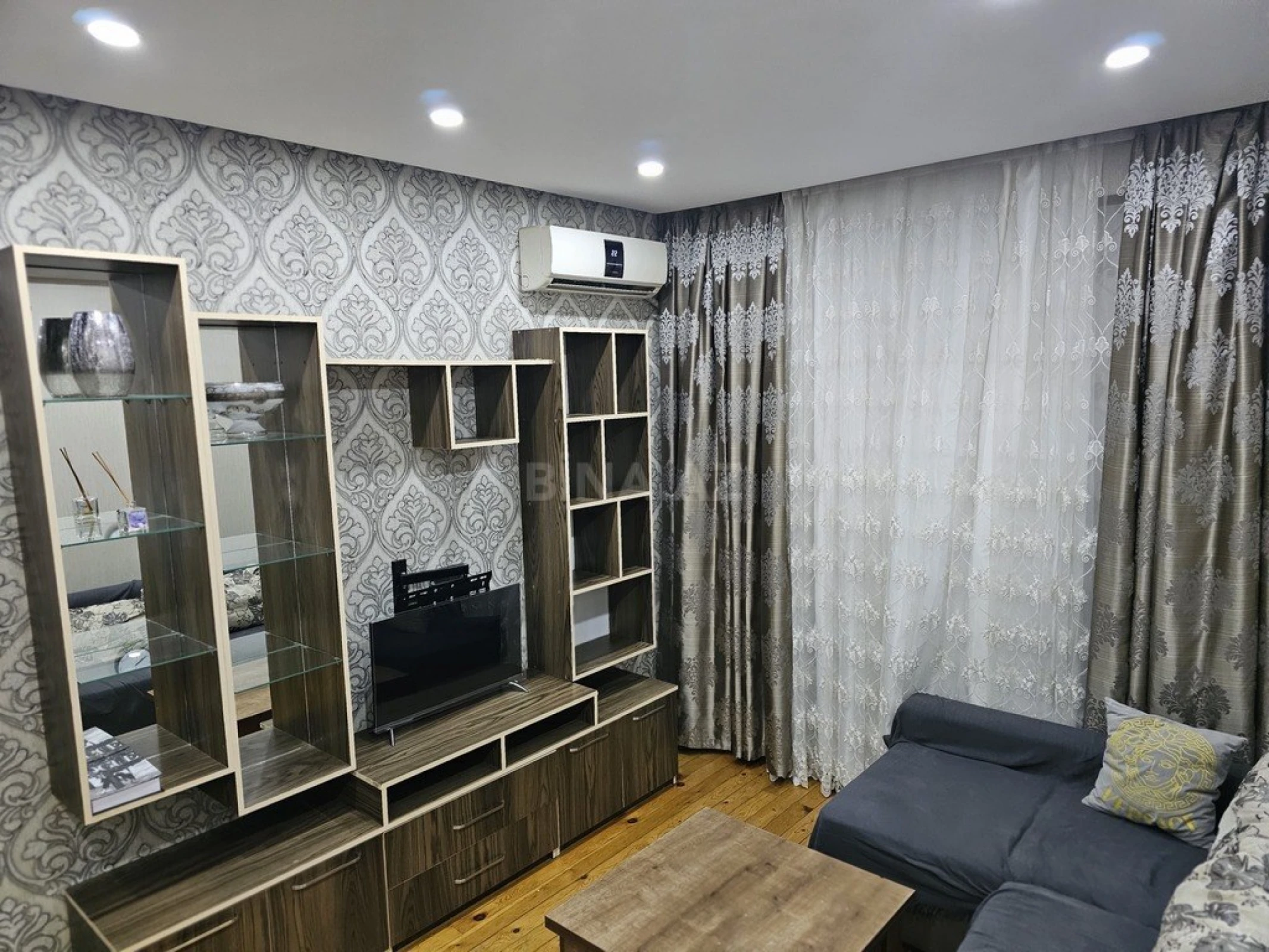 Kirayə verilir 2 otaqlı mənzil 60 m²