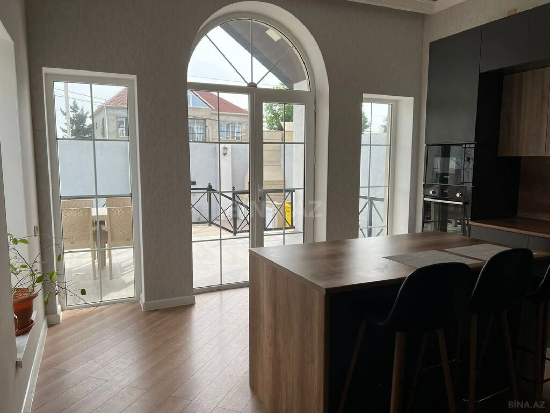 Kirayə verilir 5 otaqlı həyət evi 240 m²
